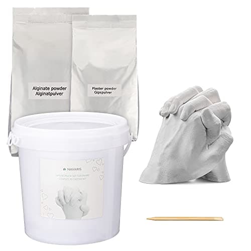 Navaris Couples Hand Casting Kit - Molding and Plaster Powder Set for 3D Casts of Adults, Children, Baby Hands - Includes 0.8 Gallon Mixing Bucket