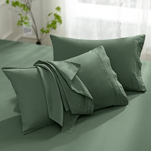 Aormenzy Microfiber Pillow Cases - Standard Size Set of 2-1800 Thread Count Ultra Soft Green Pillowcases - Wrinkle Resistant Pillow Covers with Envelope Closure - 20" x 26"