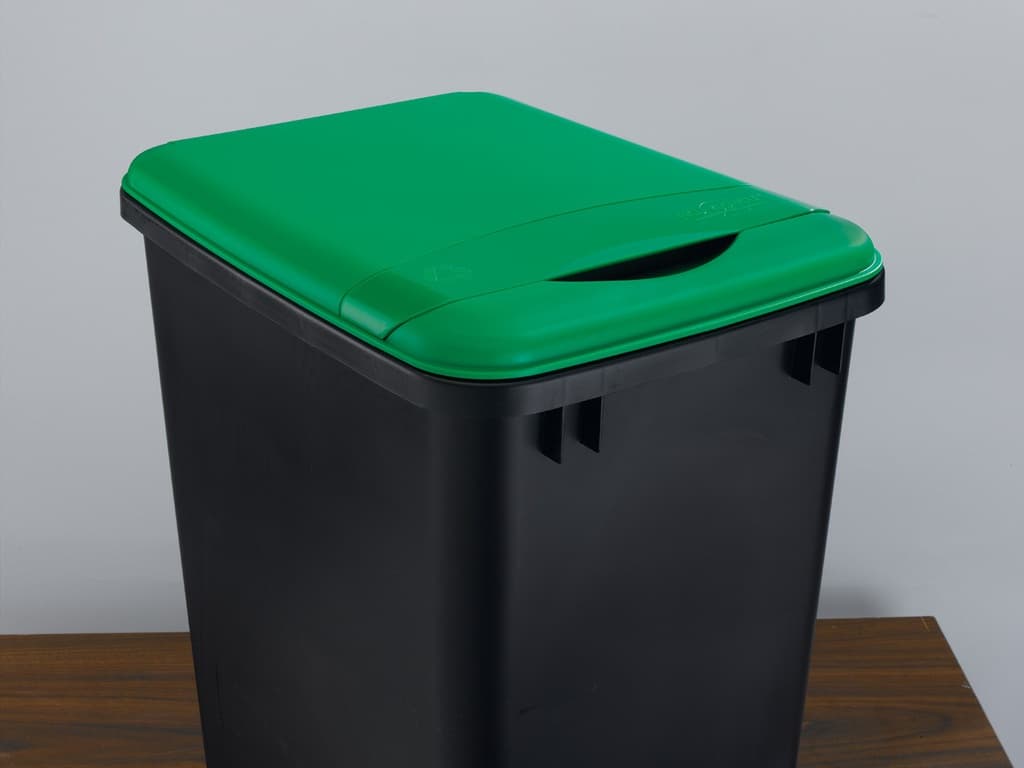 Trash Cans with Lid