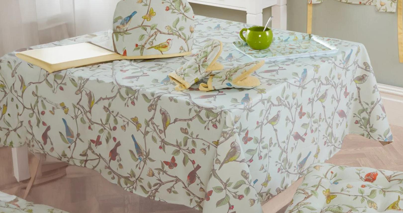 Tablecloth with Birds